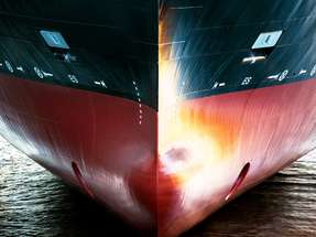 Schiffe emittieren Rückstände von Farbanstrichen und Beschichtungen ins Wasser. 