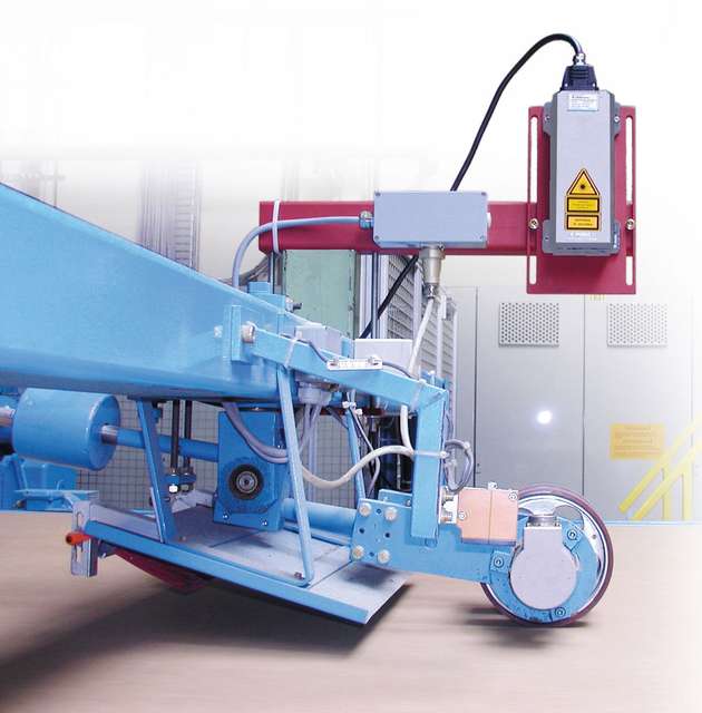 In der Papierproduktion und -verarbeitung müssen die Maschinen besonders präzise arbeiten, um Risse zu vermeiden.