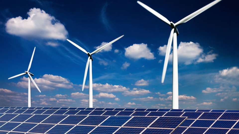 Strom aus Wind und Sonne: 2015 wurden weltweit 286 Milliarden US-Dollar in erneuerbare Energien investiert.