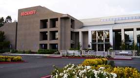 Beckhoff hat im April 2016 im Silicon Valley, in unmittelbarer Nachbarschaft zu hochrangigen Forschungseinrichtungen und führenden Unternehmen im Bereich der IT- und Hightech-Industrie, ein neues Technologiezentrum eröffnet. 