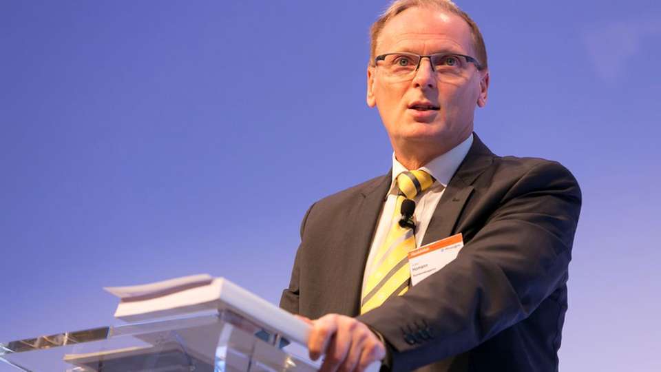 Jochen Homann: Der Präsident der Bundesnetzagentur stellte auf der Handelsblatt-Jahrestagung den rund 500-seitigen Evaluierungsbericht zur Anreizregulierung vor.