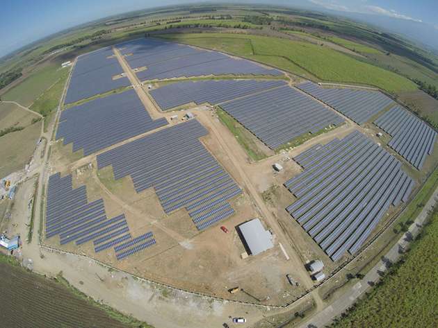 Das Luftbild der San-Carlos-Solar-Energy-II...