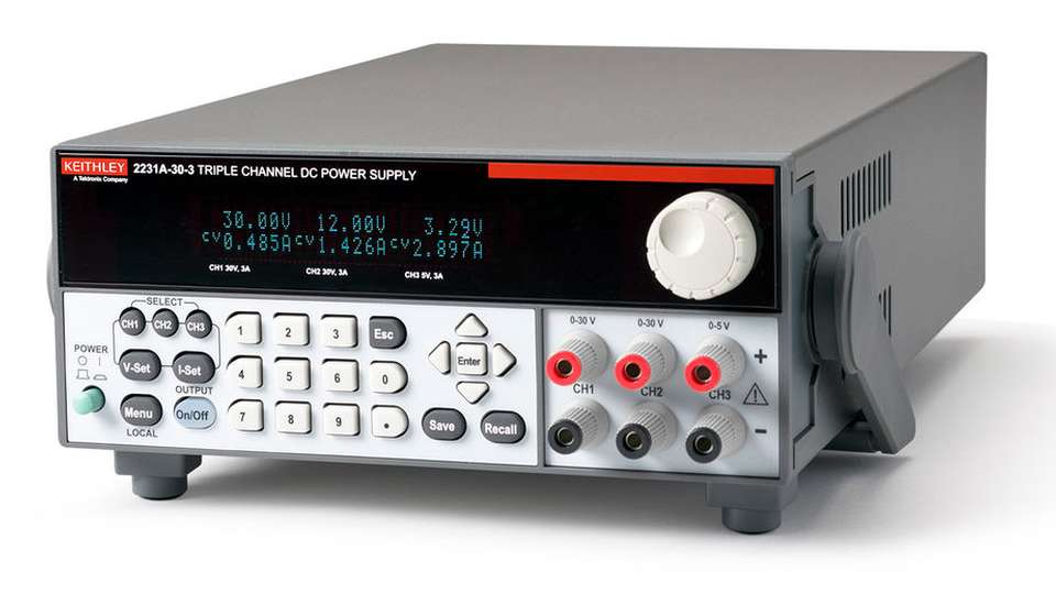 Das Netzgerät von Keithley Instruments überwacht laut Conrad Spannung und Strom auf allen drei Kanälen gleichzeitig.