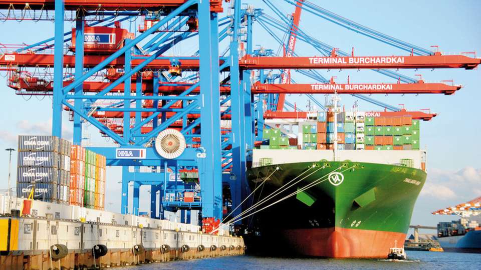 Am Container Terminal Burchardkai (CTB) des Hamburger Hafens können auf dem Liegeplatz 5/6 Schiffe mit einer Kapazität von 18 000 Standardcontainern abgefertigt werden. Damit ist der CTB fit für die neueste Generation von Großschiffen.
