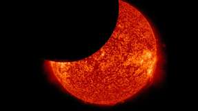Partielle Sonnenfinsternis: Am 20. März schiebt sich der Mond vor die Sonne und stellt das Stromnetz auf die Probe.
