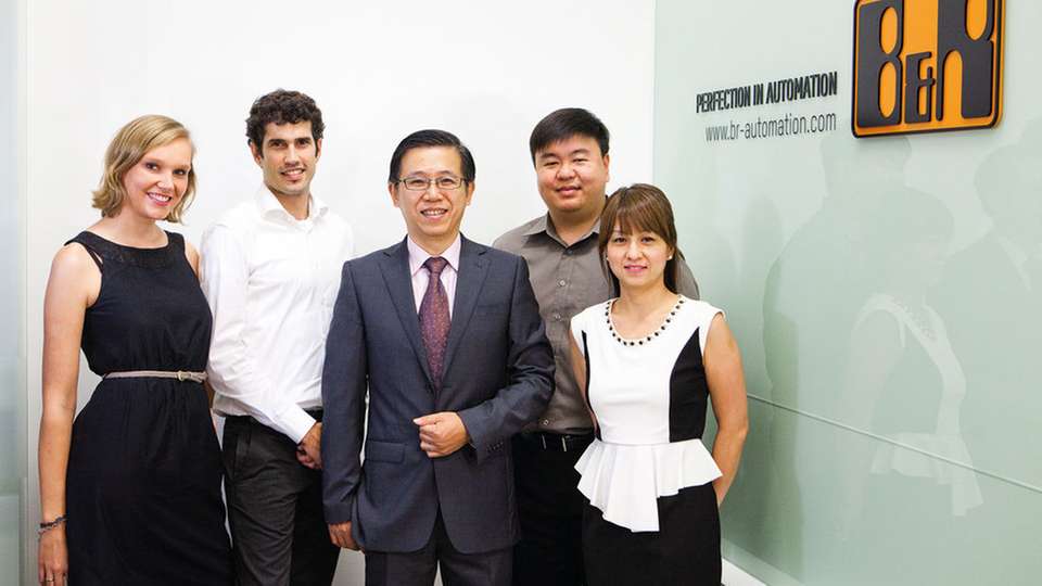 Das Team von B&R Singapur betreut die Region Südostasien (von links): Janina Kazmaier, Daniel Sanchez-Munoz, Geschäftsführer Mark Meng, Weishun Goh und Grace Toh.