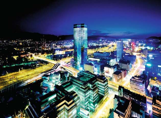 Vier Trafos á 1000 Kilovoltampere und Unterverteilungen versorgen alle 36 Stockwerke des Prime Towers in Zürich. 