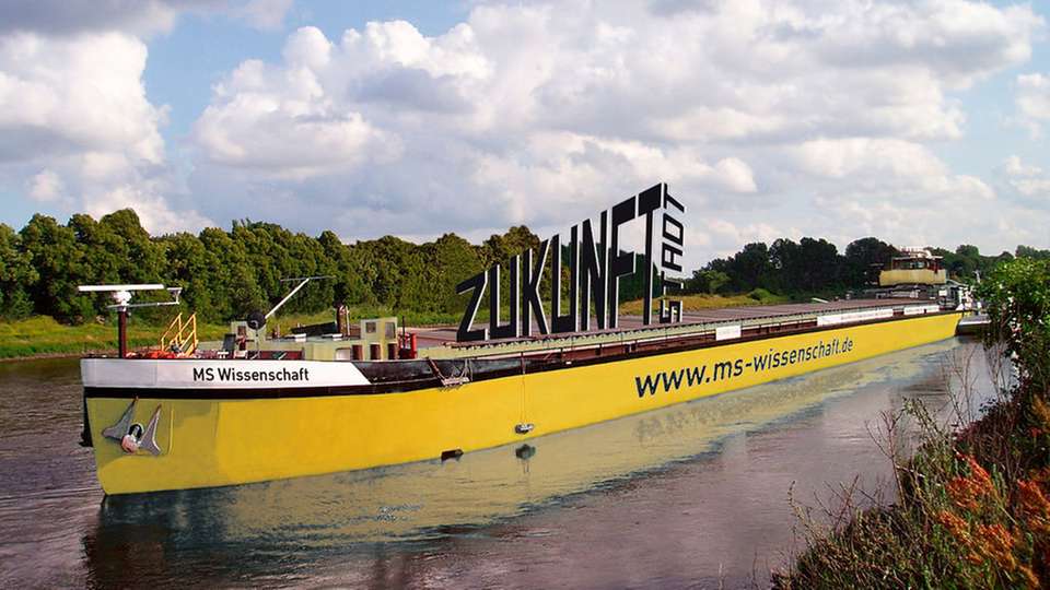 Ausstellungsschiff MS Wissenschaft: Zukunftsstadt-Tourstart ist am 15. April 2015 in Dresden