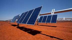 Solarpark der DeGrussa Gold- und Kupfermine in Australien: Auf mehr als 20 Hektar Fläche wandeln rund 34.000 Solarmodule die Kraft der Sonne in klimafreundlichen Solarstrom um. 