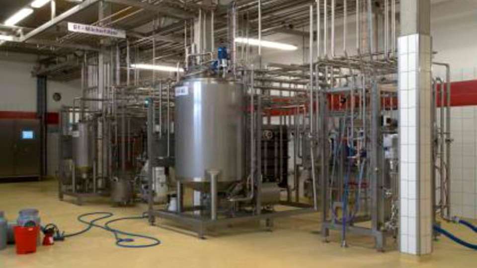 
                        
                        
                          Die Bio-Molkerei ist Anfang 2010 nach zehnmonatiger Bauzeit in Betrieb gegangen. Im ersten Jahr wurden rund 1,6Mio. kg Milch verarbeitet.
                        
                      