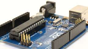 Mikrocontroller und Standard-Industriesteuerungen können mit entsprechendem Engineering-Werkzeug beide grafisch programmiert werden.