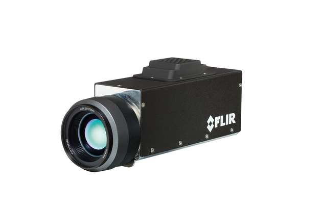 Die Wärmebildkamera Flir G300a  lässt sich über einen Joystick und Bedienerbildschirm fernsteuern.