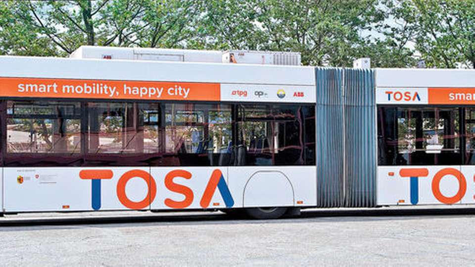 Auf einer Teststrecke zwischen dem Genfer Flughafen und dem Ausstellungszentrum Palexpo wurde ein Tosa-Demonstrationsbus bis Ende 2014 im öffentlichen Verkehr eingesetzt. 