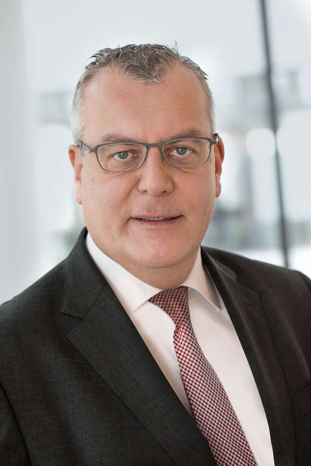 Dr. Dieter Steinkamp, Vorstandsvorsitzender der Rheinenergie, fragt nach den Folgen des Kraft-Wärme-Kopplungsgesetzes für die Energieversorger.