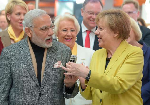 Beim Eröffnungsrundgang am Montag, 13. April 2015 besuchte der indische  Premierminister Narendra Damodardas Modi zusammen mit Bundeskanzlerin Angela Merkel den Stand von Harting.