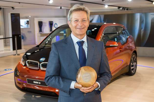 Gewinner in der Kategorie Automobilität: Elmar Frickenstein, Leiter Elektrik/Elektronik und Fahrerarbeitsplatz bei BMW, nahm den GreenTec Award am 13. Mai in München entgegen.