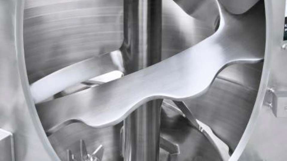 
                        
                        
                          Effektiv: Helix-Mischwerkzeuge, die in einem aufrecht stehenden Mischgefäß aus Konus und Zylinder rotieren.
                        
                      