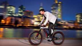 
                        
                        
                          „Rad e“ auf der Überholspur: Der Zweiradmarkt nimmt Fahrt auf. Das spüren auch branchenfremde Firmen.
                        
                      