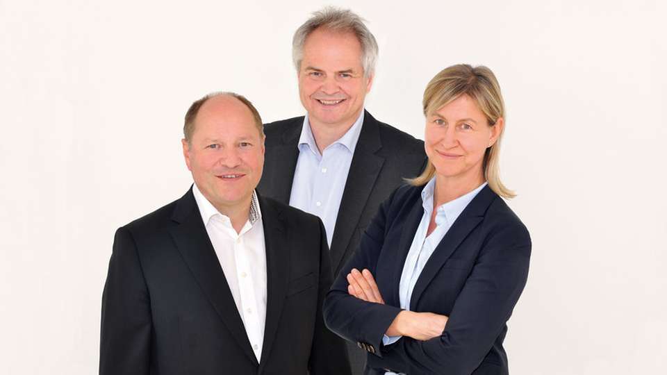 Die Schukat-Geschäftsführung hat sich für 2017 einiges vorgenommen. Von links nach rechts: Bert, Georg und Edith Schukat.