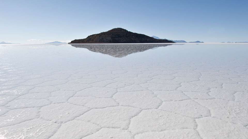 In dem Salzsee Salar de Uyuni in Bolivien lagern geschätzt 5,4 Millionen Tonnen Lithium. Damit wäre er die größte Lagerstätte dieser wichtigen Ressource.