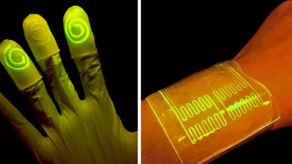 Zell-infundierte Handschuhe und Verbände leuchten, wenn sie mit bestimmten Chemikalien in Berührung kommen.