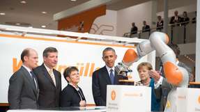 Angela Merkel und Barack Obama haben sich vergangenes Jahr für den Industrie 4.0-Cockpit von Weidmüller interessiert.