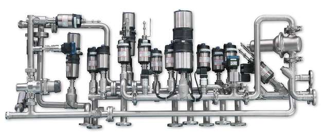 Komplexe Knotenlösung für die Steuerung unterschiedlicher Fluide wie Gas, Dampf, Wasser und Spülmittel.