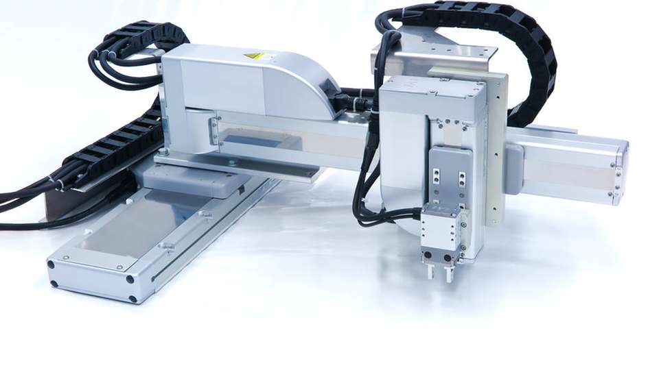 Der neue Kartesische Roboter aus dem Hause IAI ist als vier-achsiges System komplett mit elektrischem Greifer ausgelegt.