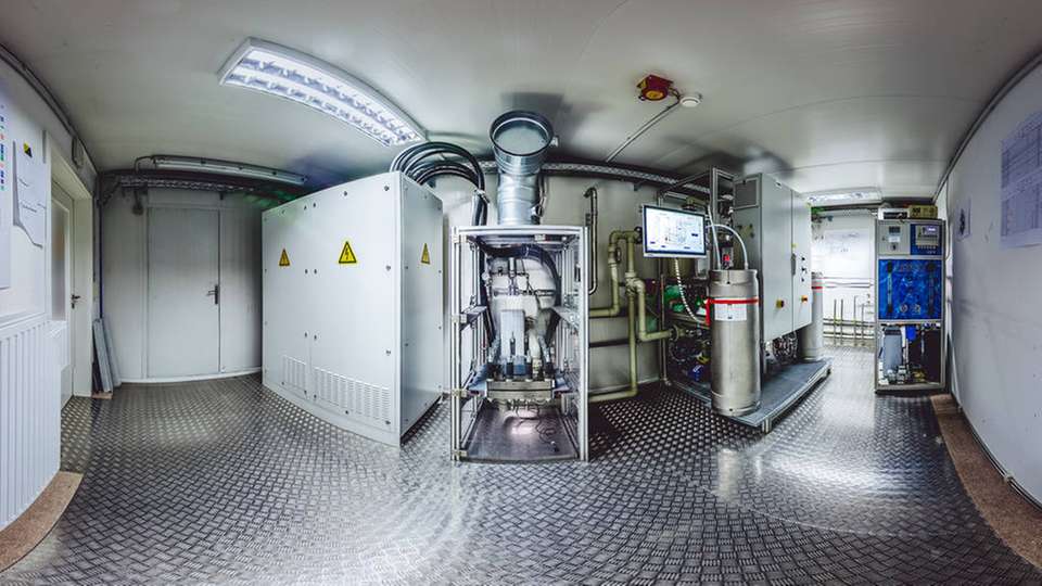 Der PEM-Elektrolyseur von H-Tec Systems im Laborcontainer am Standort Buttenwiesen.