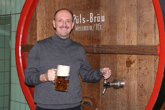 Hans Püls, Inhaber der Püls-Brauerei in Weismain, ist mit der Leistung der ölfrei verdichtenden Drehzahnkompressoren von Atlas Copco sehr zufrieden.