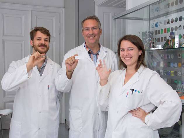 Das Team der CellChipGroup, das sich mit Gewebezüchtung am Chip befasst, von links nach rechts: Barbara Bachmann, Professor Peter Ertl und Dr. Mario Rothbauer.