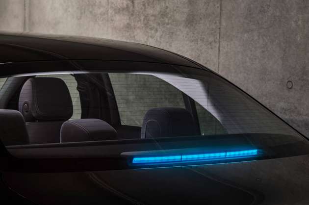 Türkisfarbene Lichtsignale sollen anzeigen, dass ein Fahrzeug vollautonom unterwegs ist.