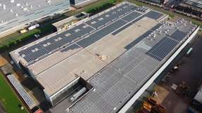 In den Niederlanden entsteht aktuell die größte Glas-Glas-Photovoltaik-Dachanlage Europas.