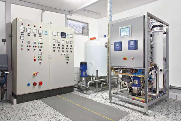 Eine Ultrafiltrationsanlage dient in einem Wasserwerk in Süddeutschland zur Entkeimung von Trinkwasser. 
