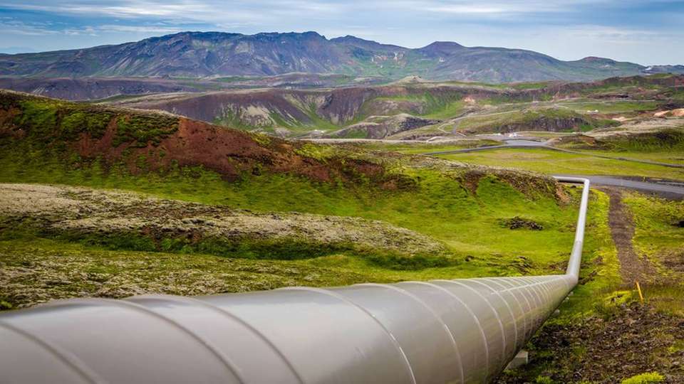 Bevor Erdgas in die Pipeline darf, muss es frei von sauer reagierenden Verunreinigungen sein. Es muss „gesüßt“ werden.