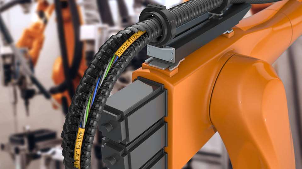 Die neuen IO-Link-Leitungen sind speziell für den Einsatz in der Torsion am Roboter als auch für hohe Beanspruchungen in der Energiekette ausgelegt. 