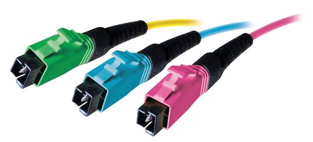 Das EBO-Interconnect-Steckkonzept sorgt für sichere Verbindungen von multiplen Glasfasern.