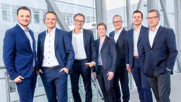 Die Wago-Geschäftsführung (von links nach rechts): Yannick Weber (COO), Dr. Karsten Stoll (CTO Interconnection), Jürgen Schäfer (CSO), Kathrin Fricke (CHRO), Christian Sallach (CMO/CDO), Dr. Heiner Lang (CEO), Axel Börner (CFO).