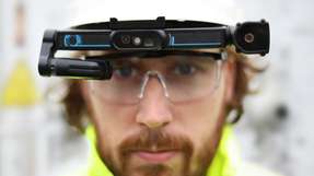 Drei integrierte Kameras verwandeln die Visor-Ex 01 Smart Glasses in eine Art bionisches Auge. Zwei 16-Megapixel-Kameras sind zentral positioniert, um das natürliche Sichtfeld des Trägers auch für den Remote Support abzubilden und eine Sekundärkamera bietet einen 6-fachen optischen Zoom ohne Qualitätsverluste.