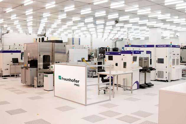 4.000-m2-Reinraum des Center for Advanced CMOS & Heterointegration Saxony