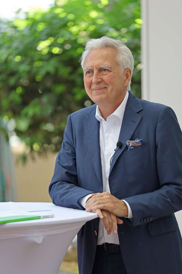 Gerhard Luftensteiner von dem Unternehmen Keba stellt die Unternehmensentwicklungen des vergangenen Jahres vor.