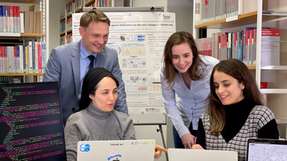 Bioinformatiker Andreas Dräger und sein Team (von links): Dr. Reihaneh Mostolizadeh, Dr. Alina Renz und Nantia Leonidou