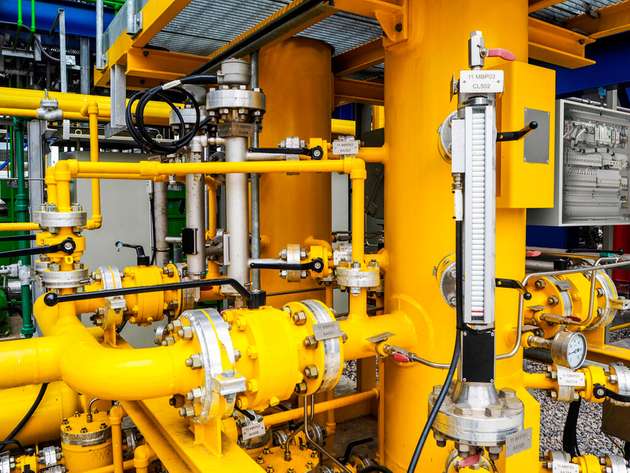 Erdgasversorgungs- und -verteilerstation mit einem Netzwerksegmentierungs- und Fernzugriffsschaltschrank gemäß IEC 62443 von Phoenix Contact. 