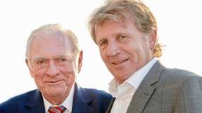 Rutronik-Gründer und -Präsident Helmut Rudel (links) und CEO Thomas Rudel freuen sich über den 50-jährigen Meilenstein in der Unternehmensgeschichte.