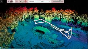 Die gesammelten Daten werden für die Einsatzkräfte vor Ort grafisch in einer dreidimensionalen Karte dargestellt. Auf dem Bild ist die Flugkurve der Drohne sowie die Umgebung als Punktwolke zu sehen. 