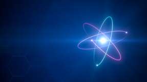 Nach 67 Jahren der Spekulation wurde das hypothetische „Dämon“-Teilchen, das von Physiker David Pines vorhergesagt wurde, endlich von einem Forscherteam entdeckt. Dieses masselose und neutrale Teilchen, das keine Wechselwirkung mit Licht aufweist, könnte eine entscheidende Rolle im Verhalten von Multibandmetallen spielen.