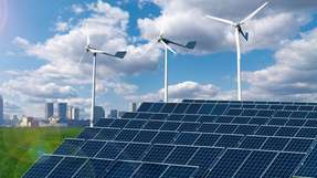 Ein innovatives Hybridprojekt in Bayern verbindet Wind- und Solarenergie, spart CO2-Emissionen und fördert die regionale Entwicklung.