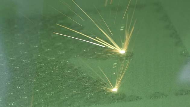Die Rohrbündel-Wärmetauscher werden im Laserschmelzverfahren (LPBF) hergestellt. 