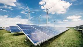 Die Wind- und Solaranlagen sollen bis Ende 2025 ans Netz angeschlossen werden.