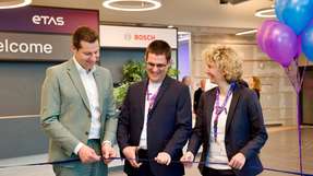 Thomas Eiskirch (Oberbürgermeister der Stadt Bochum), Christopher Pohl (Etas Standortleiter Bochum) und Nicolet Eglseder (Mitglied der Etas Geschäftsführung) übernahmen die offizielle Ribbon Cutting Ceremony.